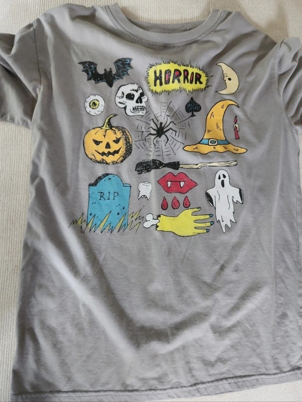 Modern Lux Gray Halloween Graphic Short Sleeve Tee with Multicolor Icons